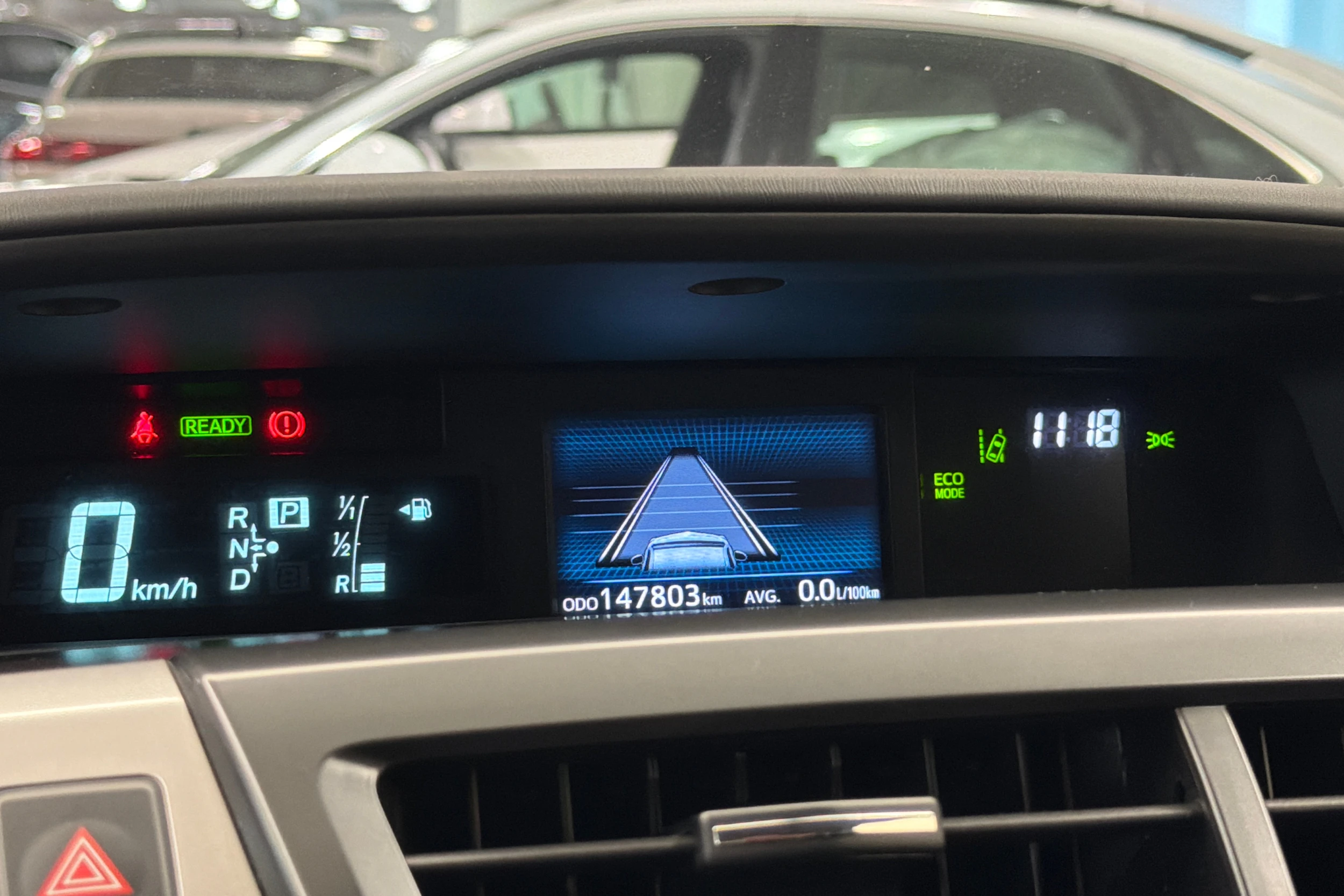Valkoinen Toyota Prius+ 2019 kuva 22.