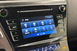 Valkoinen Toyota Prius+ 2019 kuva 23.