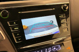 Valkoinen Toyota Prius+ 2019 kuva 24.