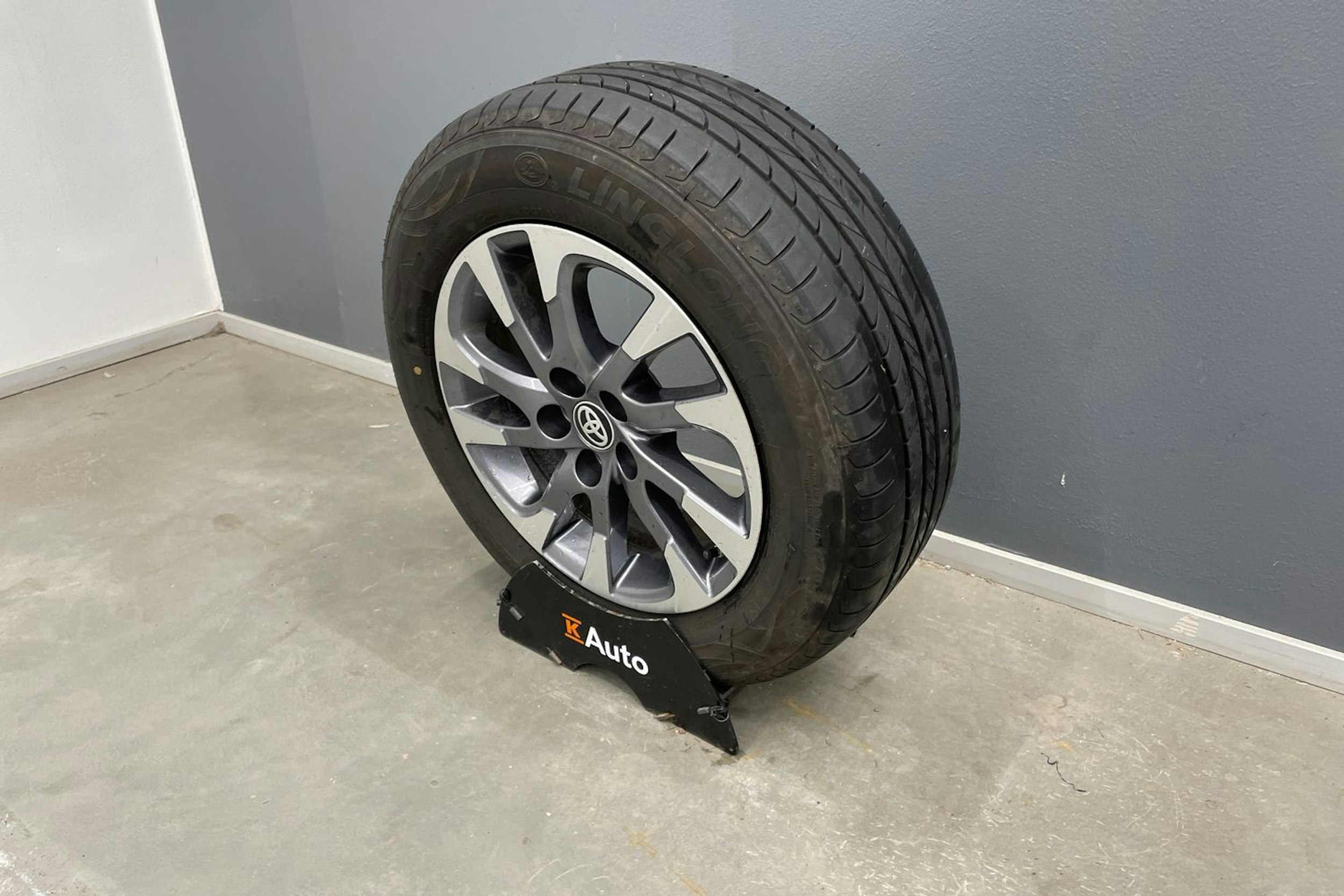 sininen Toyota Prius 2020 kuva 14.