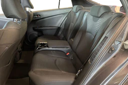harmaa Toyota Prius PHEV 2017 kuva 11.