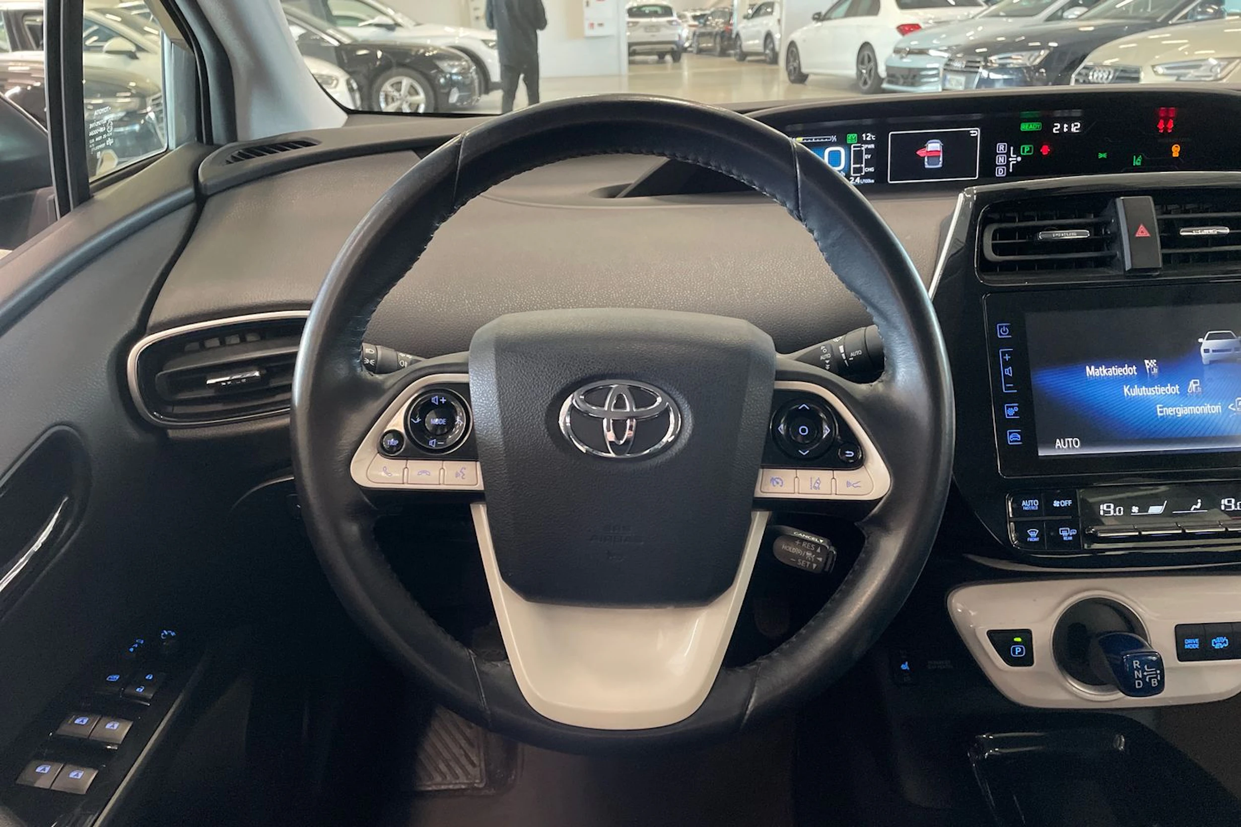harmaa Toyota Prius PHEV 2017 kuva 15.