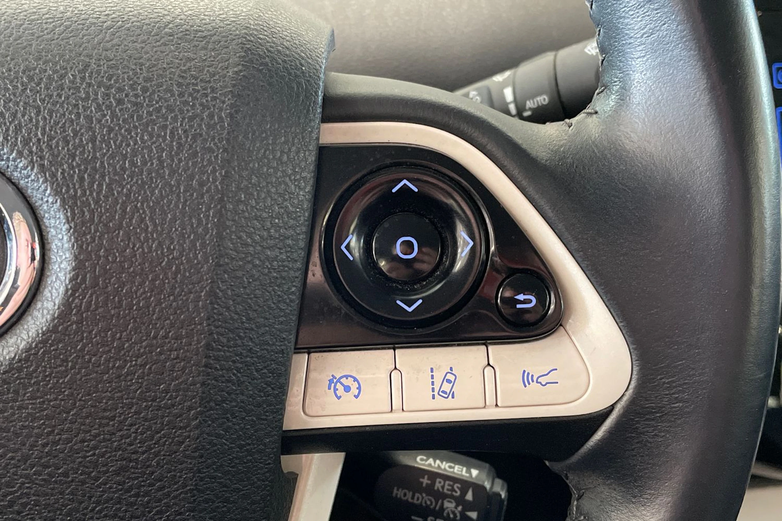 harmaa Toyota Prius PHEV 2017 kuva 17.