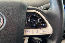 harmaa Toyota Prius PHEV 2017 kuva 17.