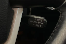 harmaa Toyota Prius PHEV 2017 kuva 18.