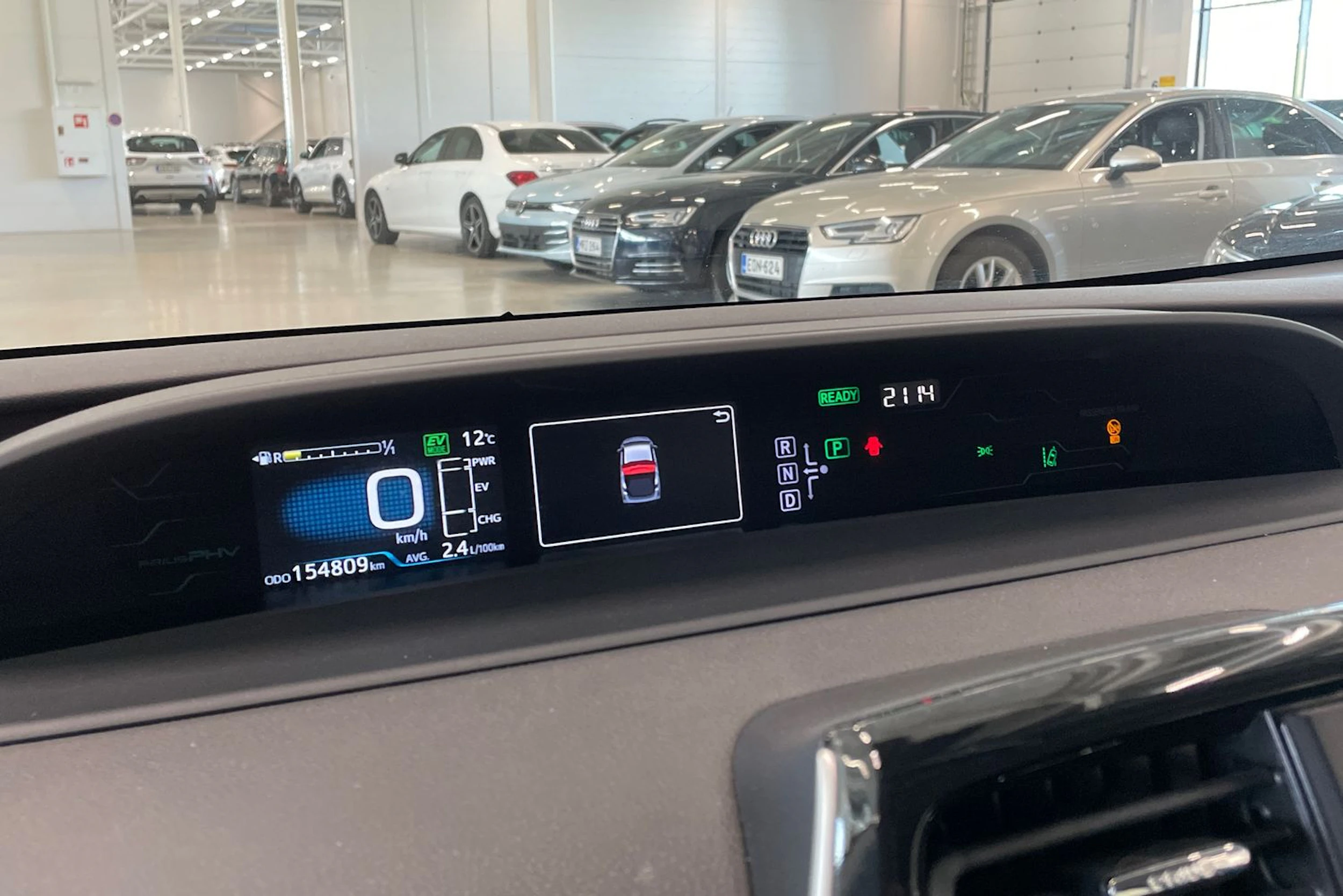 harmaa Toyota Prius PHEV 2017 kuva 24.