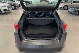 harmaa Toyota Prius PHEV 2017 kuva 26.
