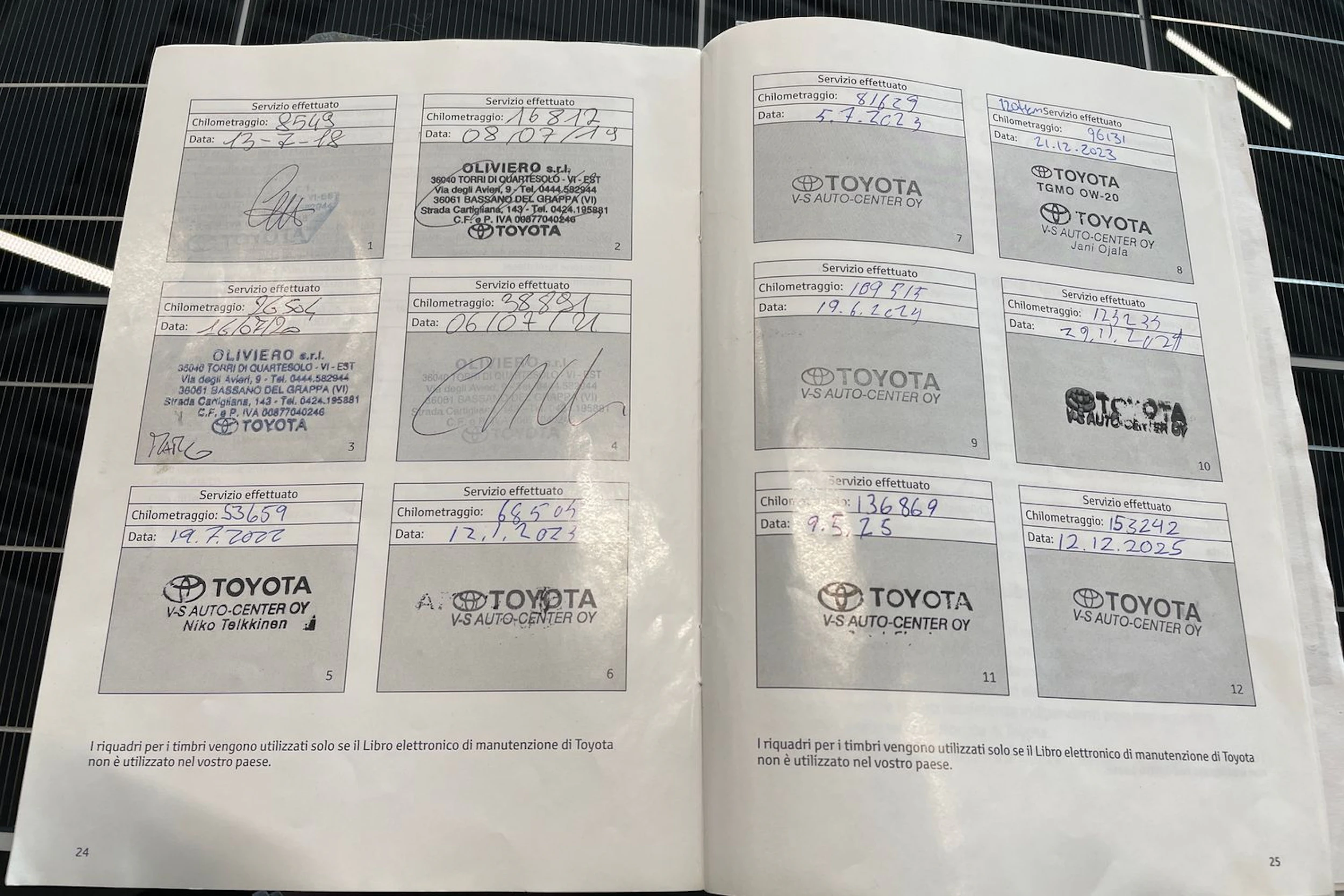 harmaa Toyota Prius PHEV 2017 kuva 30.