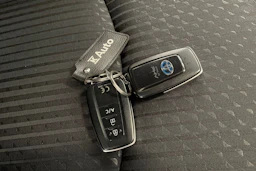 harmaa Toyota Prius PHEV 2017 kuva 31.