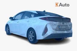 valkoinen Toyota Prius Plug-in 2019 kuva 2.