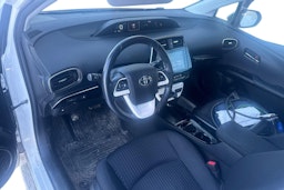 valkoinen Toyota Prius Plug-in 2019 kuva 3.