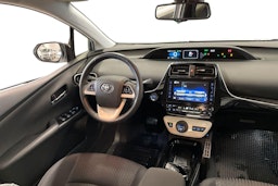 valkoinen Toyota Prius Plug-in 2019 kuva 7.