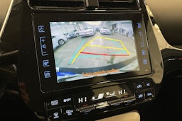 valkoinen Toyota Prius Plug-in 2019 kuva 18.