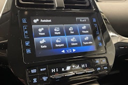 valkoinen Toyota Prius Plug-in 2019 kuva 20.