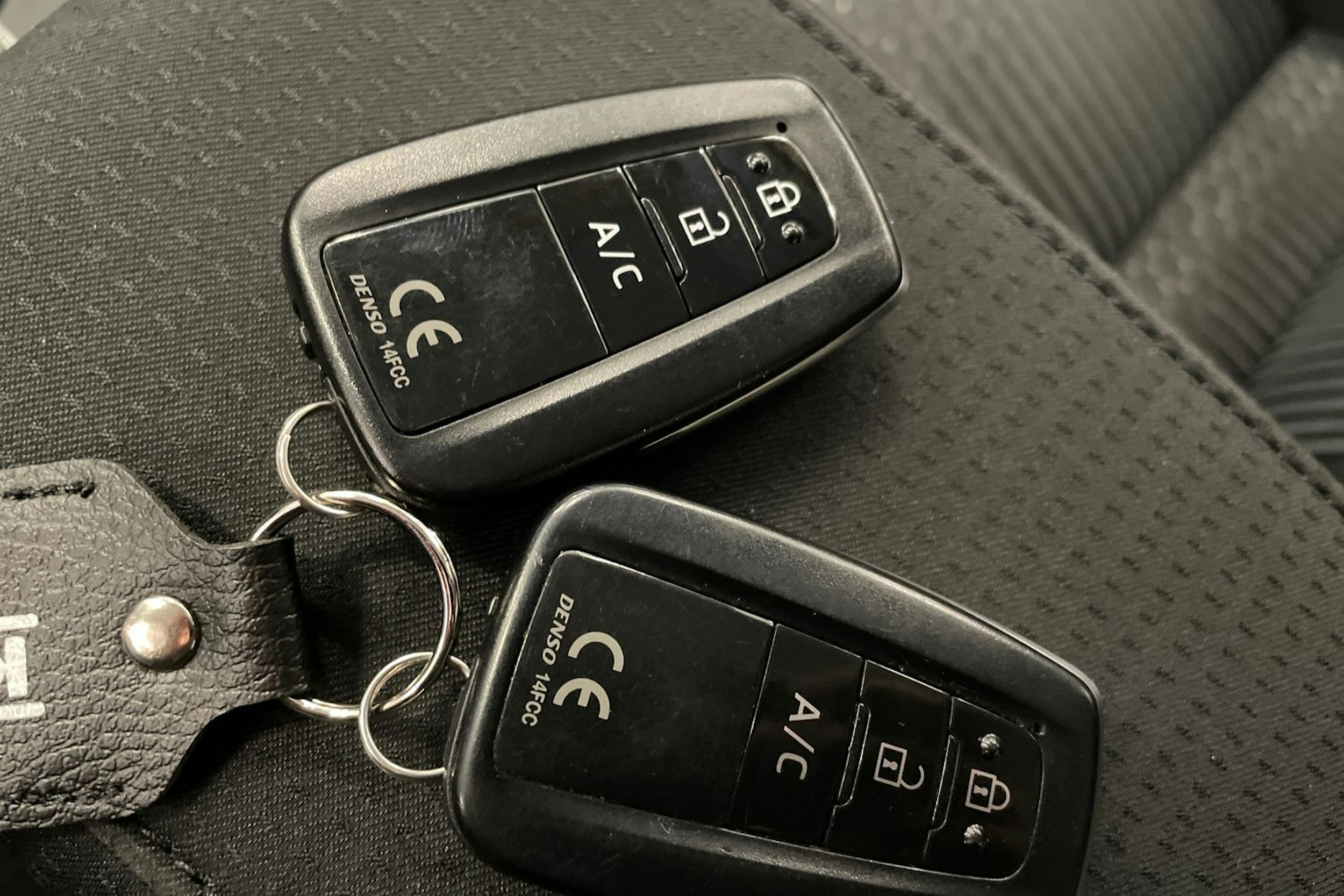 valkoinen Toyota Prius Plug-in 2019 kuva 26.