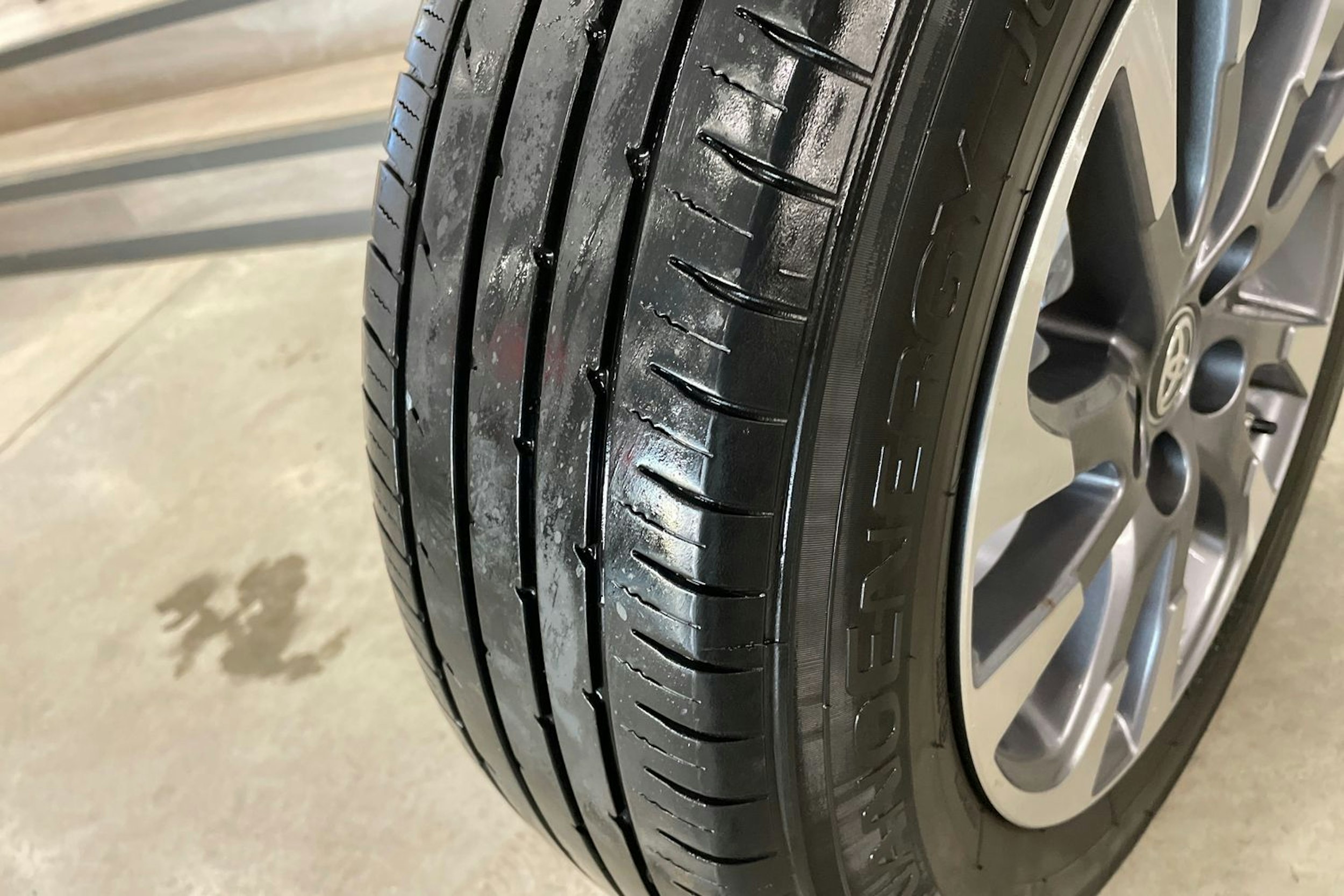 valkoinen Toyota Prius Plug-in 2019 kuva 31.