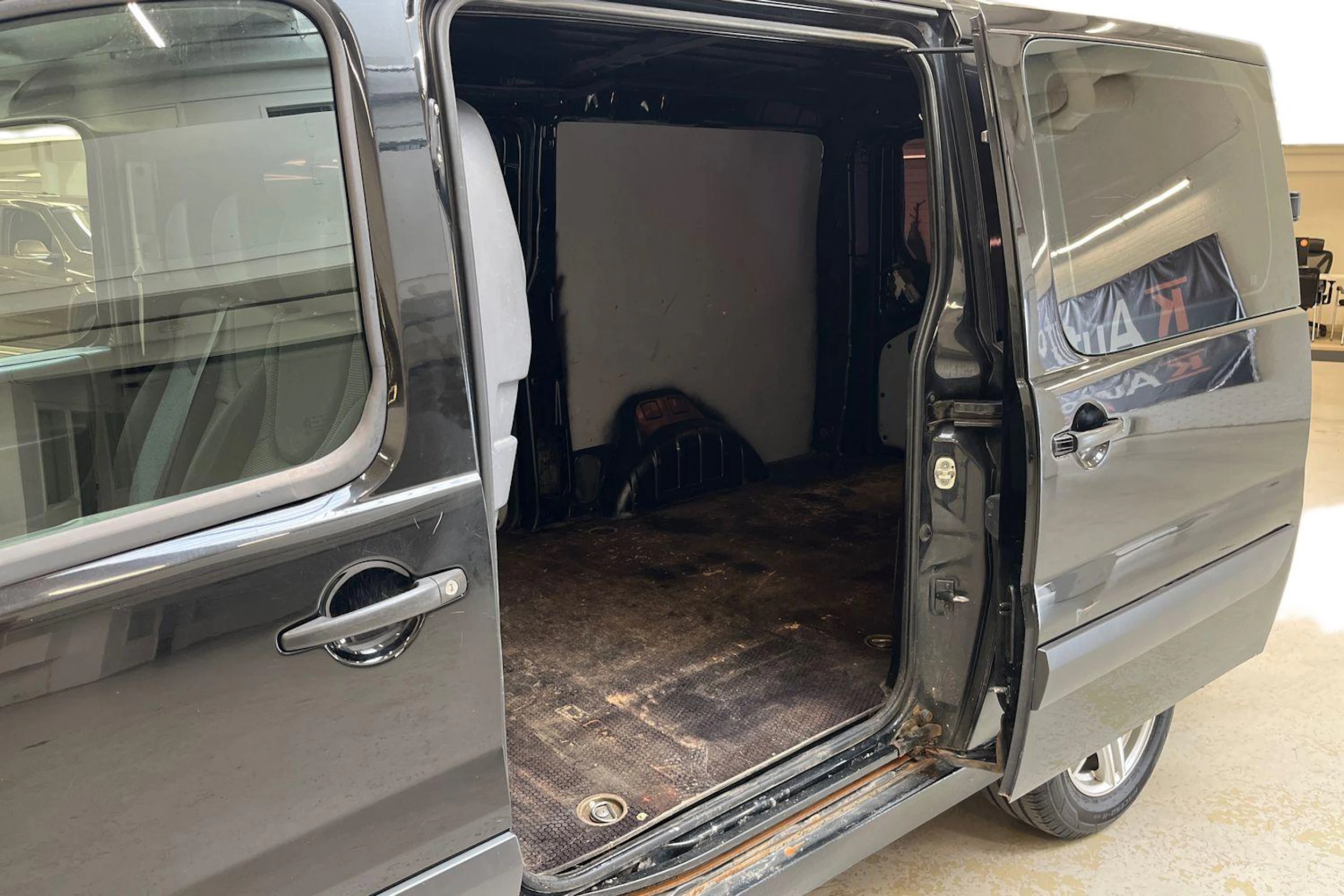 musta Toyota Proace 2013 kuva 8.