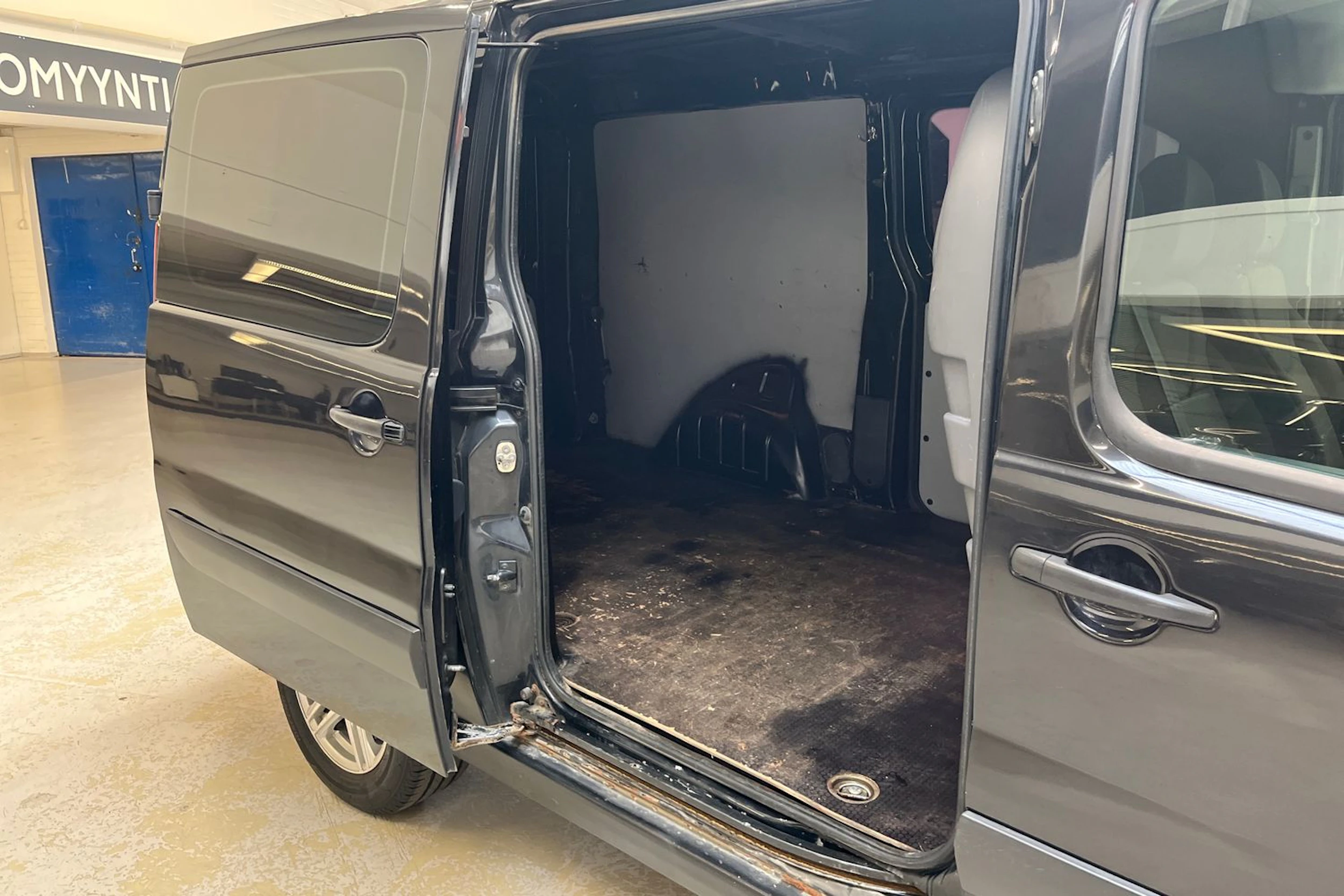 musta Toyota Proace 2013 kuva 12.