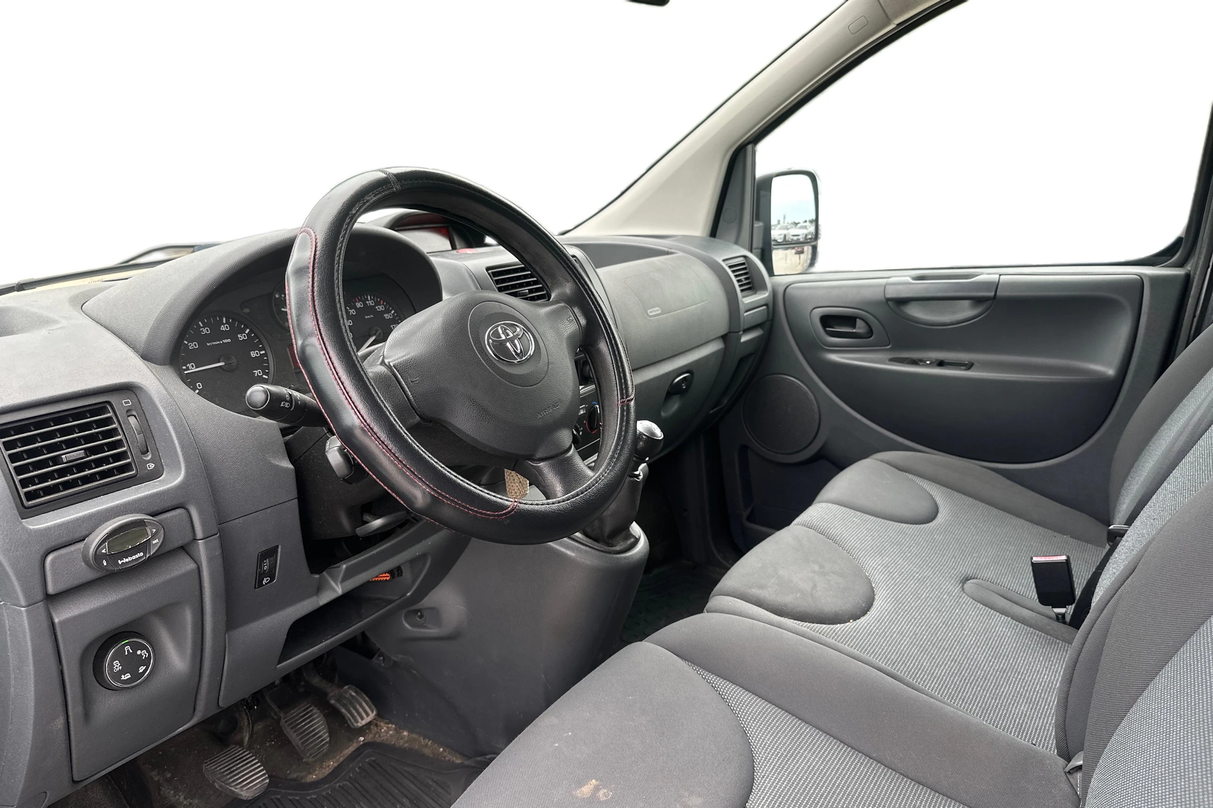 harmaa Toyota Proace 2013 kuva 6.