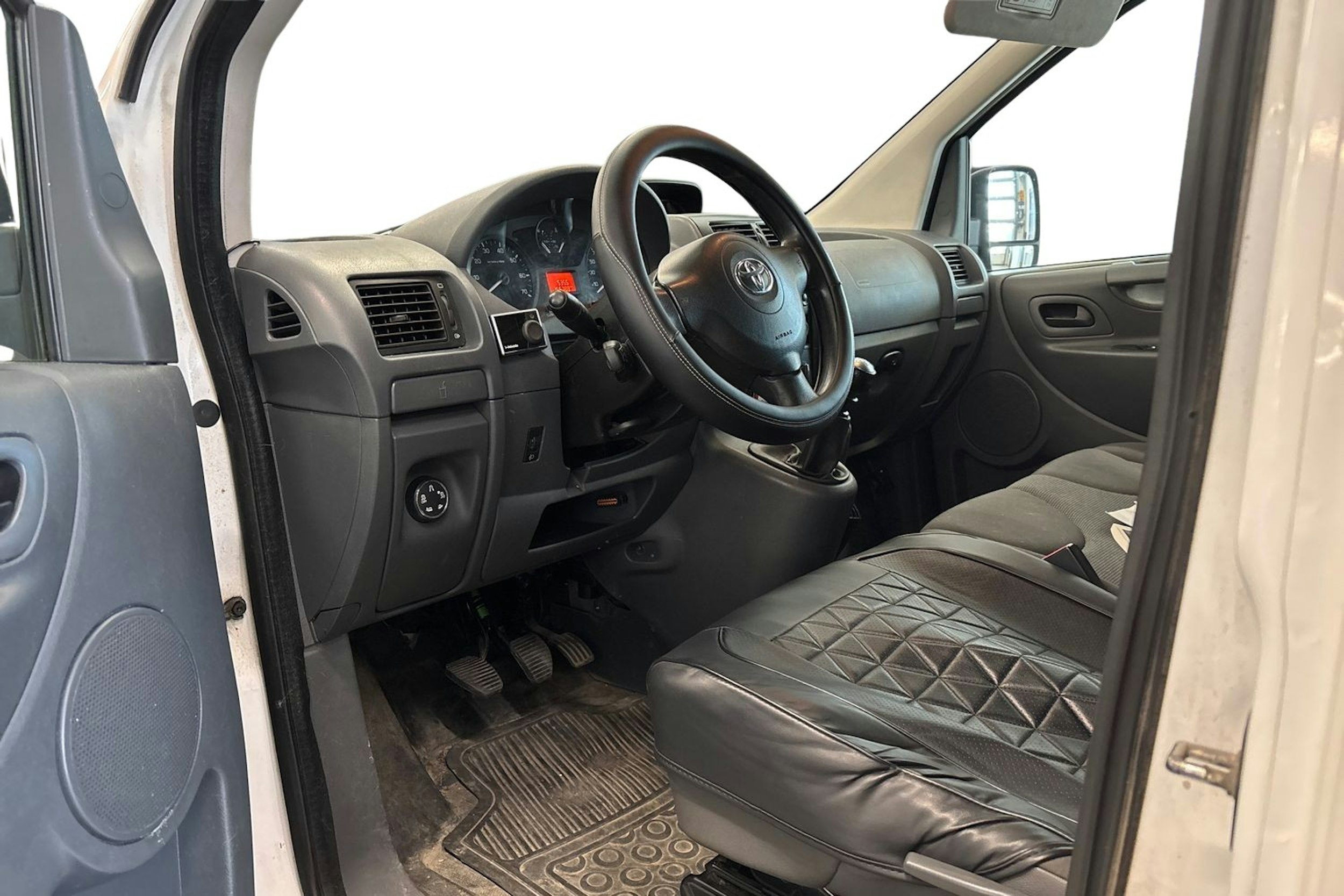 valkoinen Toyota Proace 2013 kuva 3.