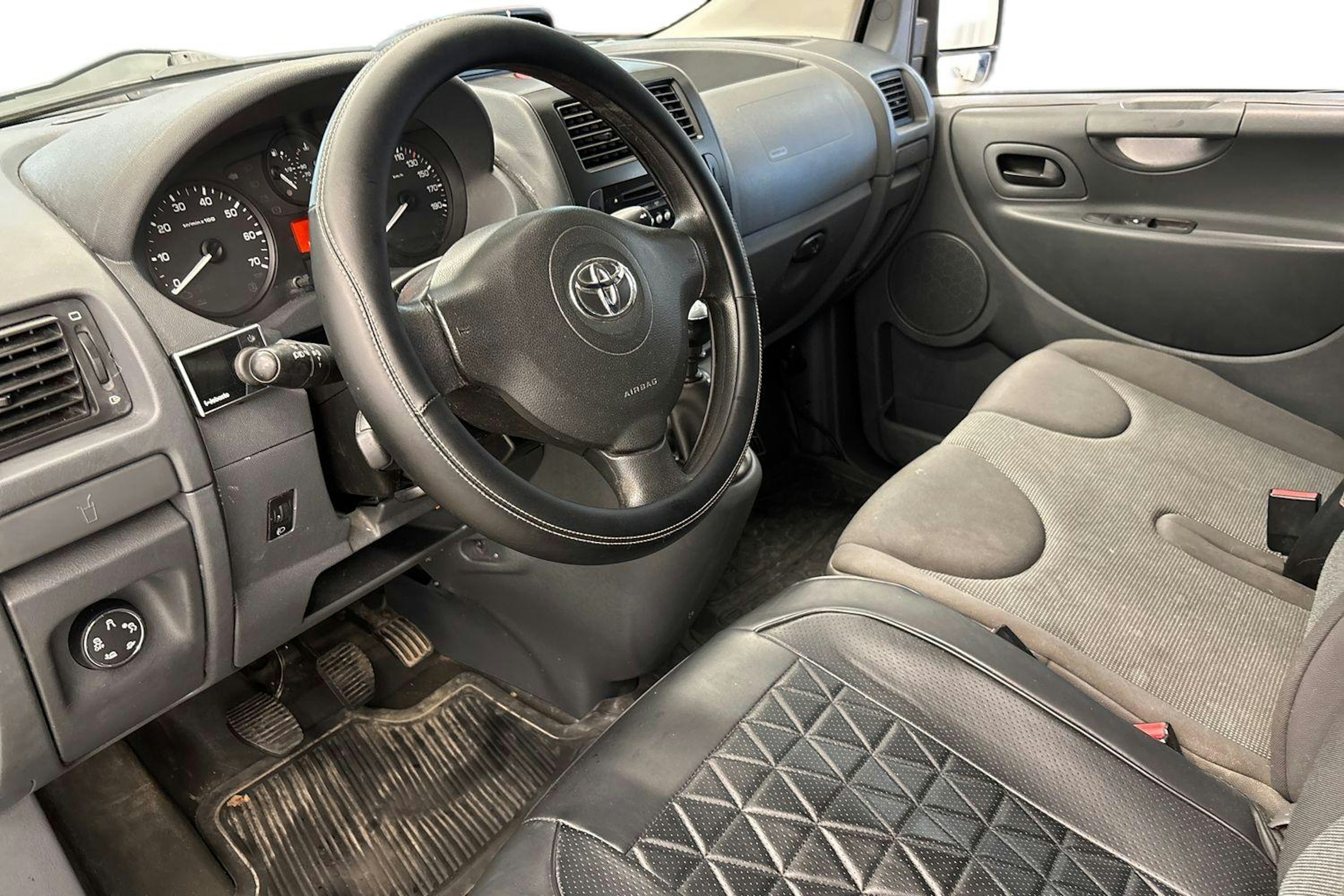 valkoinen Toyota Proace 2013 kuva 7.