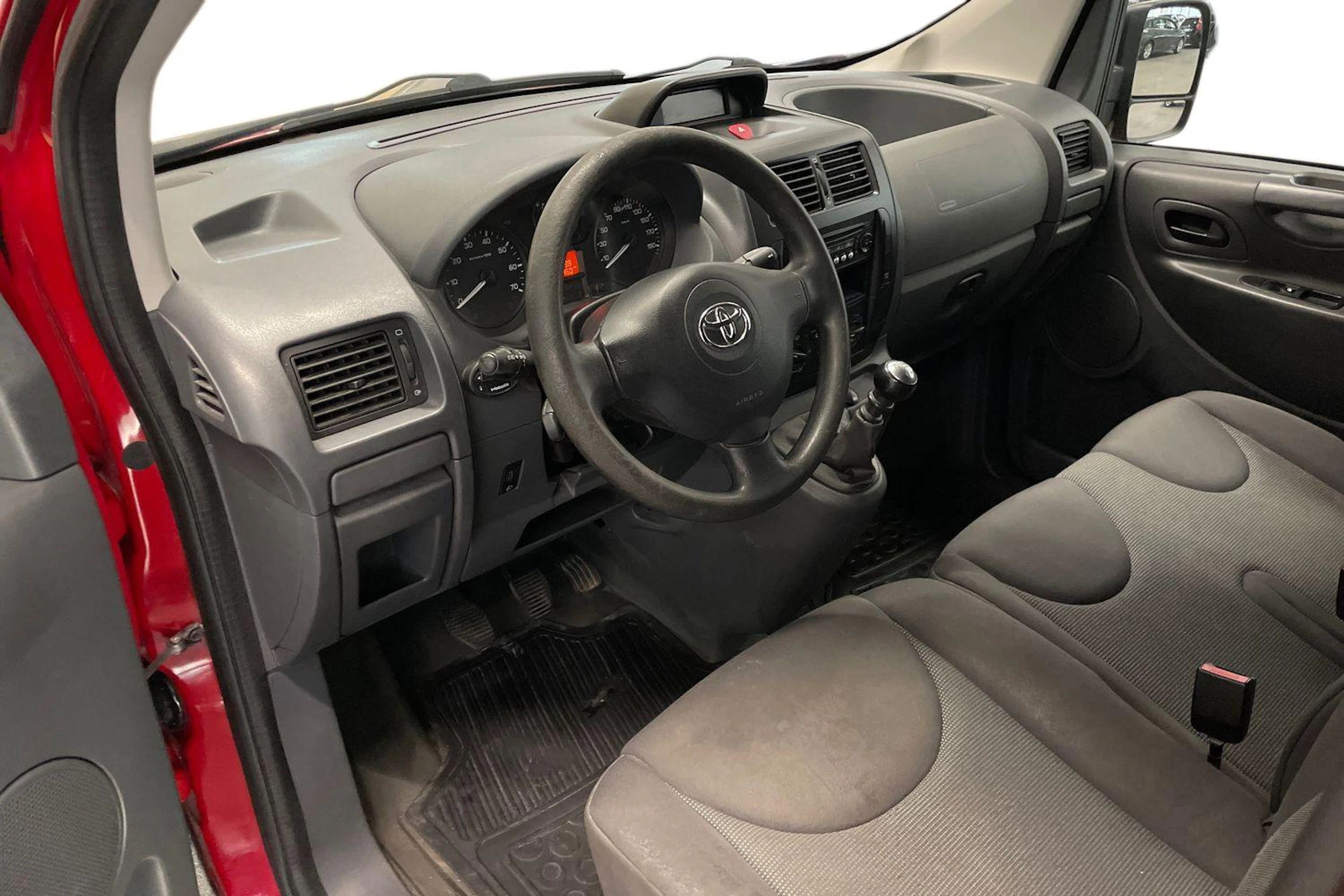 punainen Toyota Proace 2014 kuva 8.
