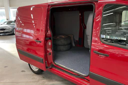 punainen Toyota Proace 2014 kuva 18.