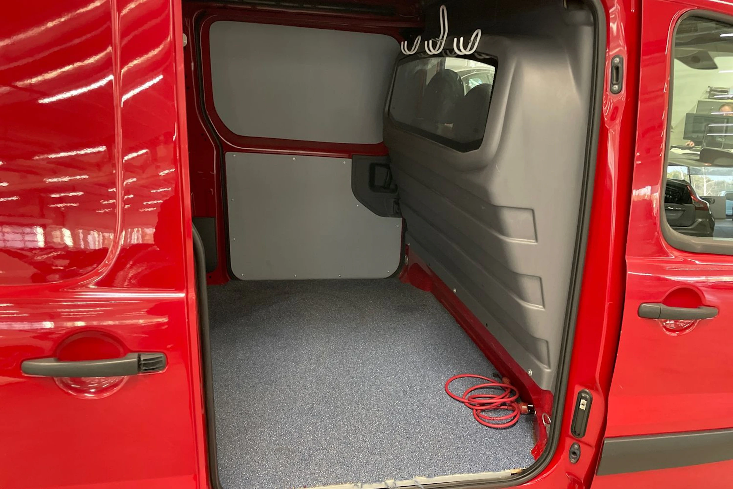 punainen Toyota Proace 2014 kuva 19.