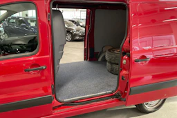 punainen Toyota Proace 2014 kuva 20.