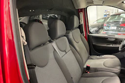 punainen Toyota Proace 2014 kuva 23.