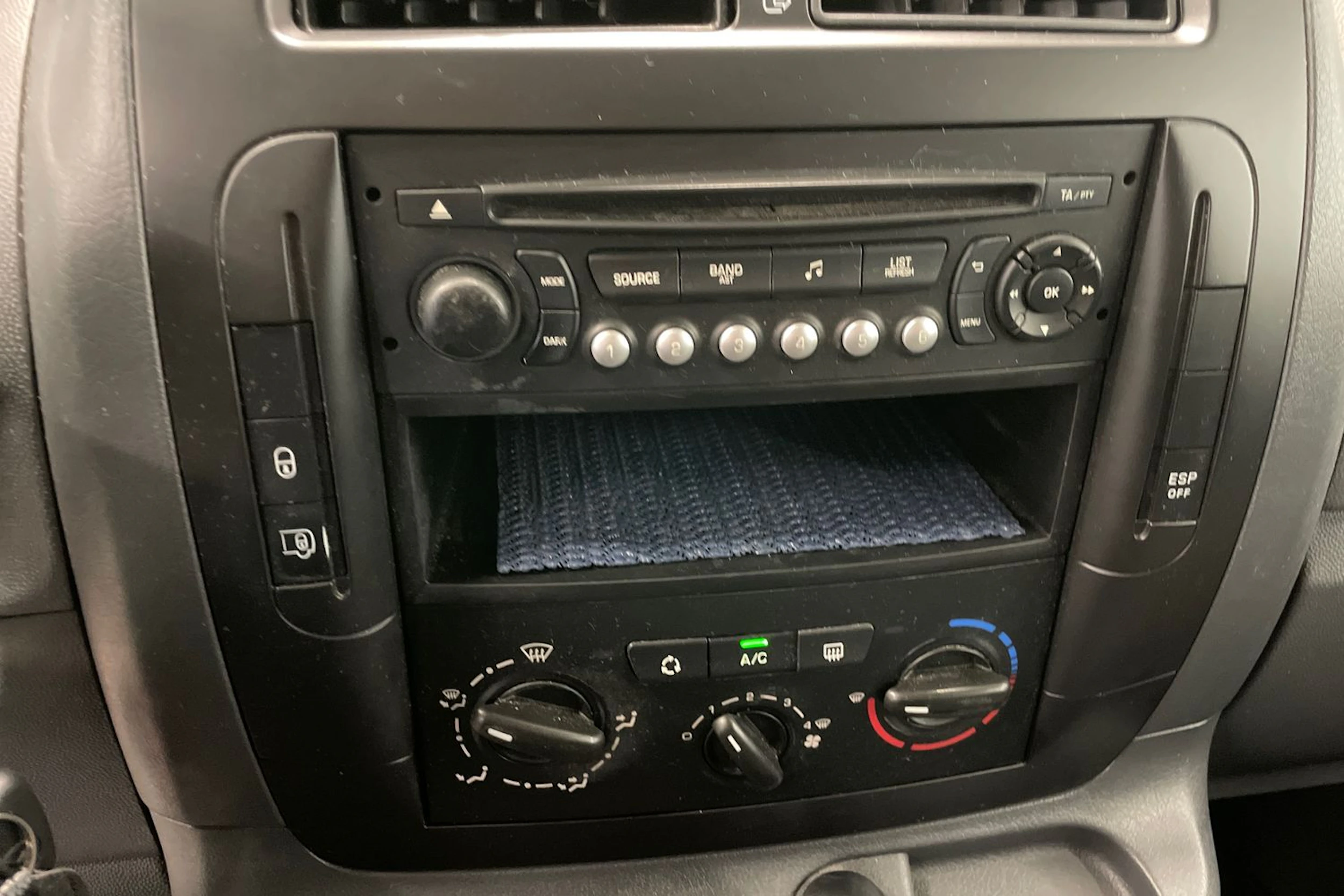 punainen Toyota Proace 2014 kuva 26.