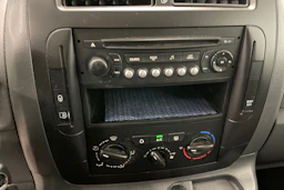 punainen Toyota Proace 2014 kuva 26.