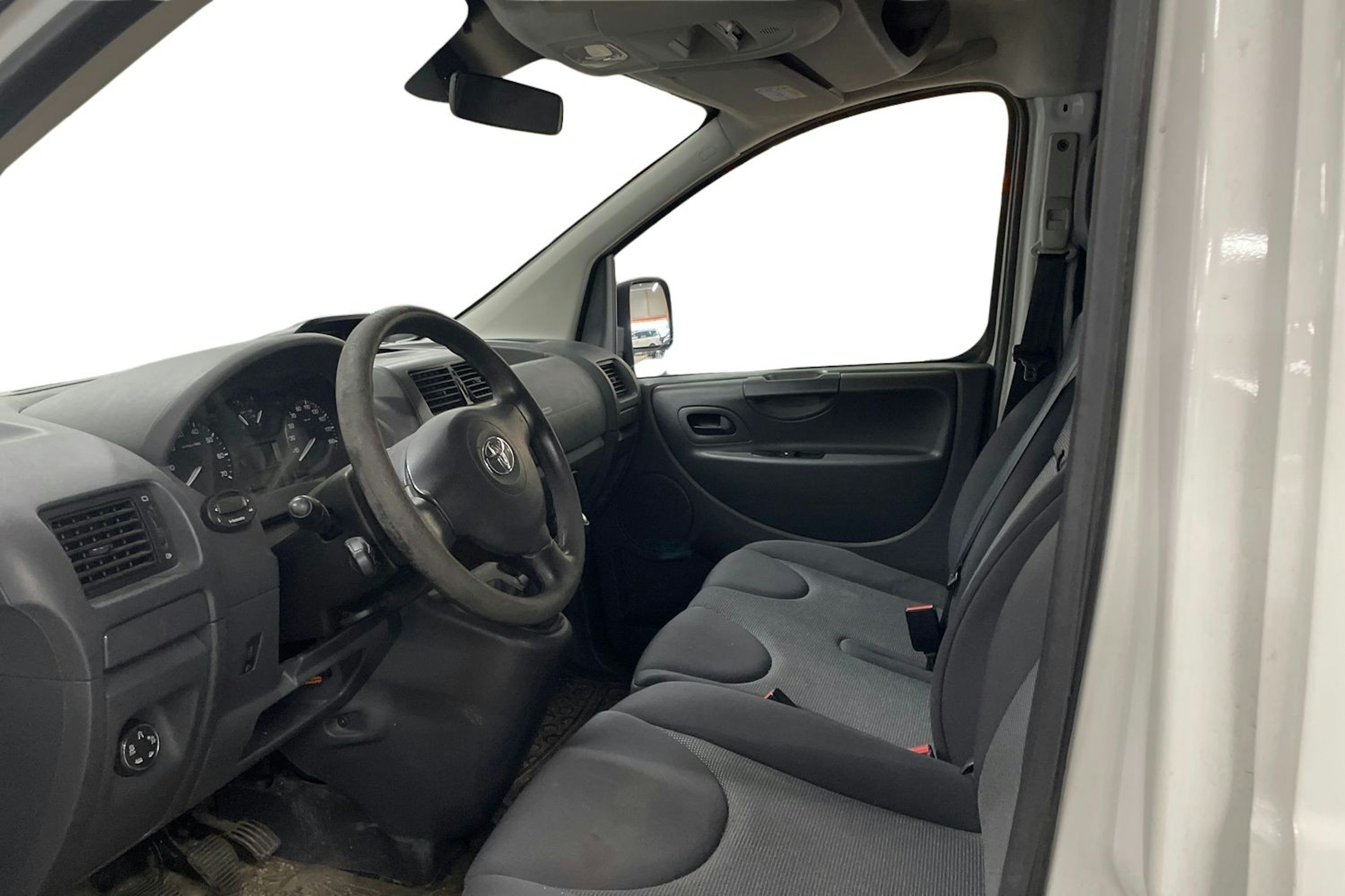 Valkoinen Toyota Proace 2014 kuva 3.