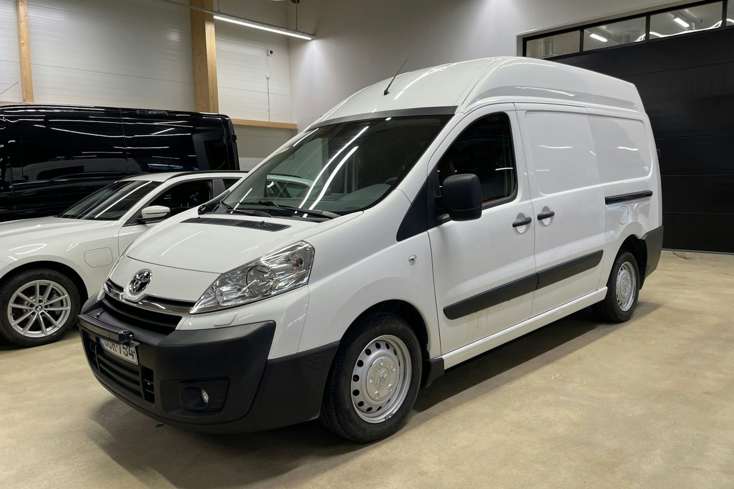 Valkoinen Toyota Proace 2014 kuva 13.