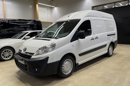 Valkoinen Toyota Proace 2014 kuva 13.