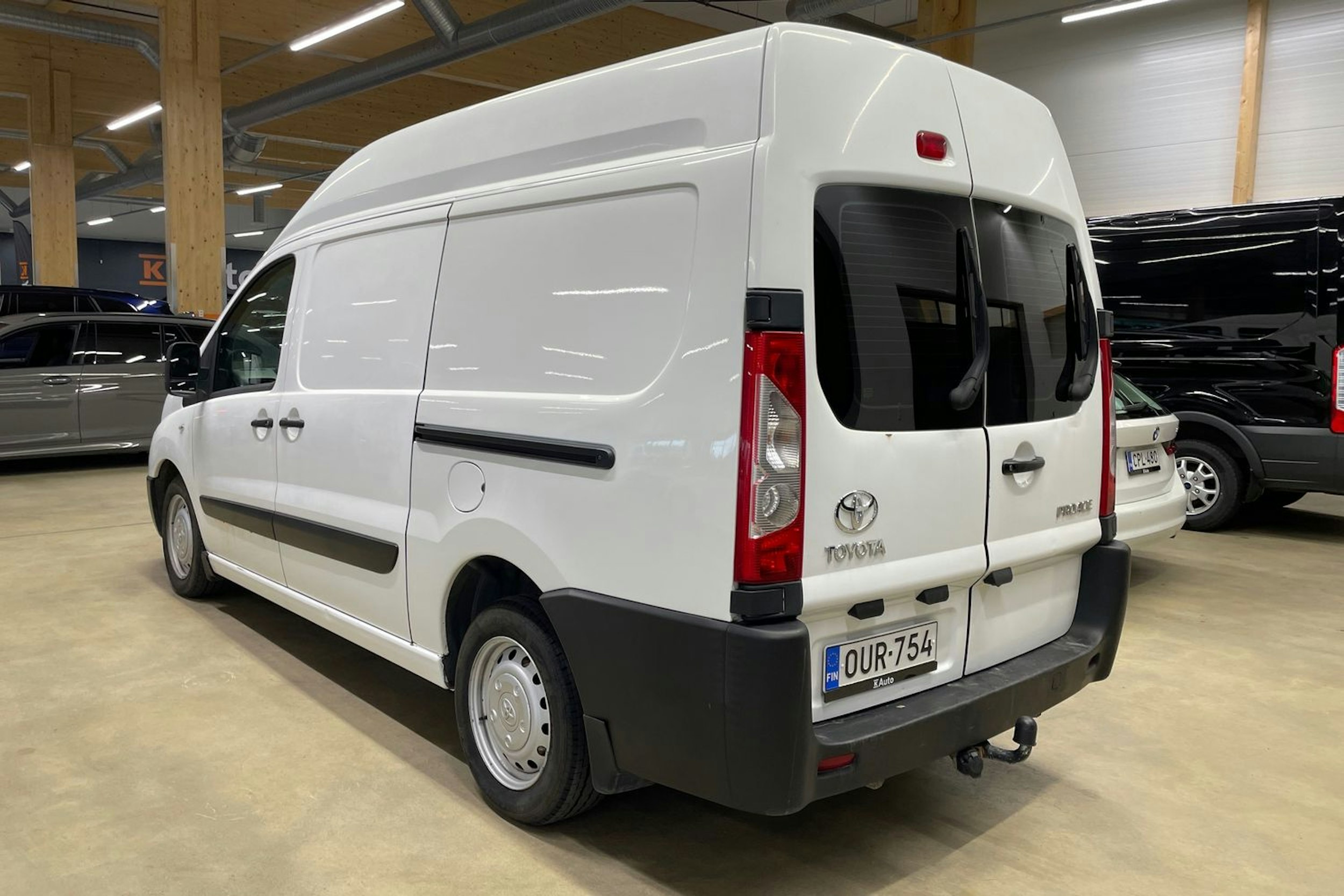 Valkoinen Toyota Proace 2014 kuva 14.