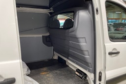 Valkoinen Toyota Proace 2014 kuva 17.