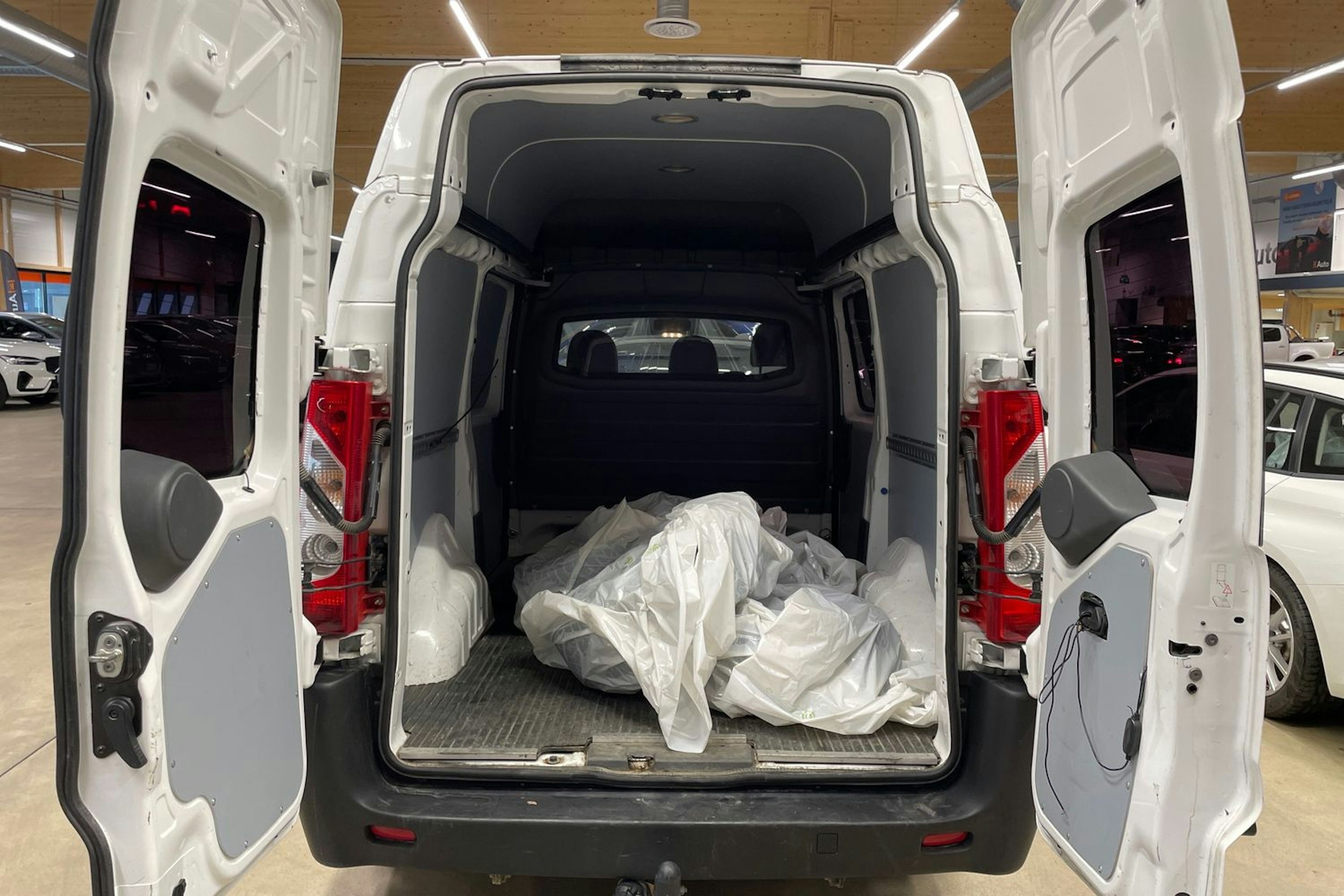 Valkoinen Toyota Proace 2014 kuva 19.