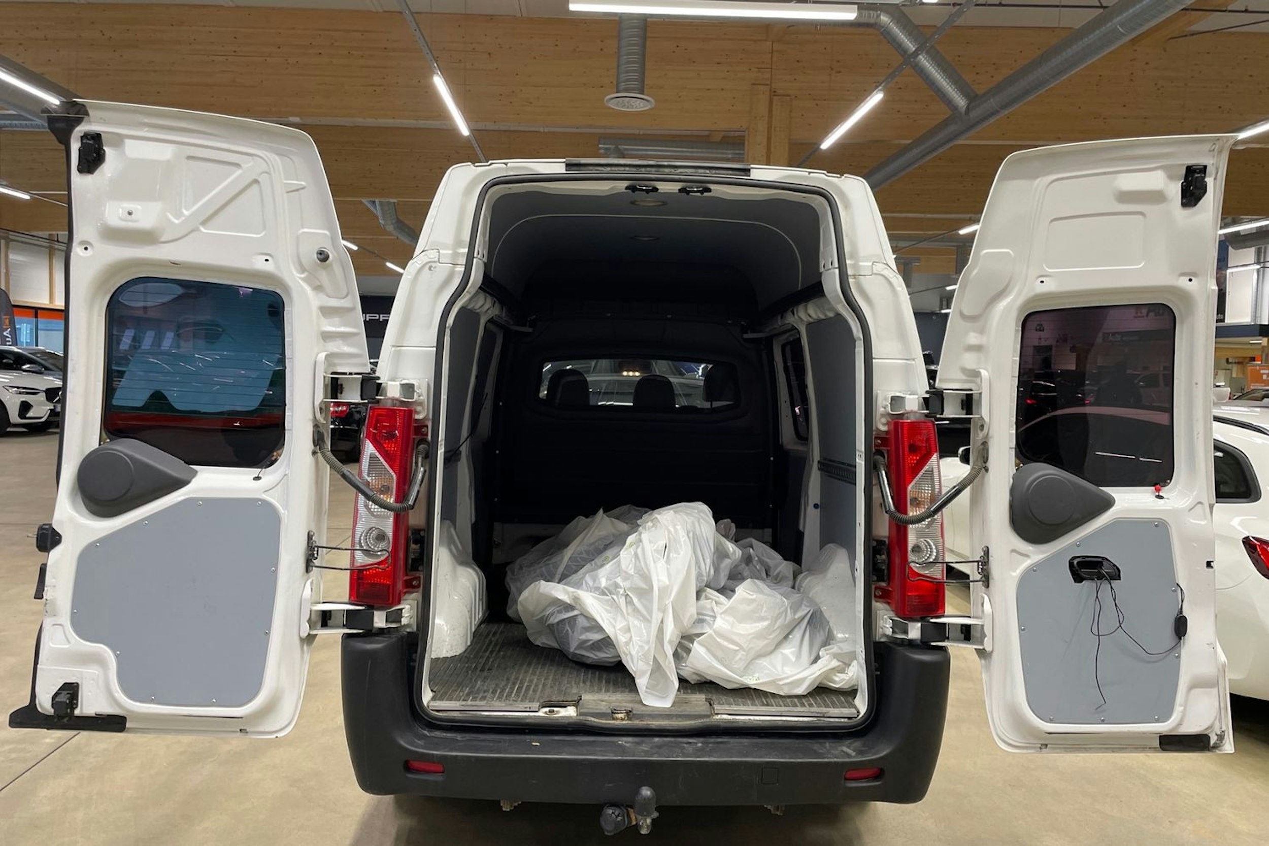 Valkoinen Toyota Proace 2014 kuva 20.
