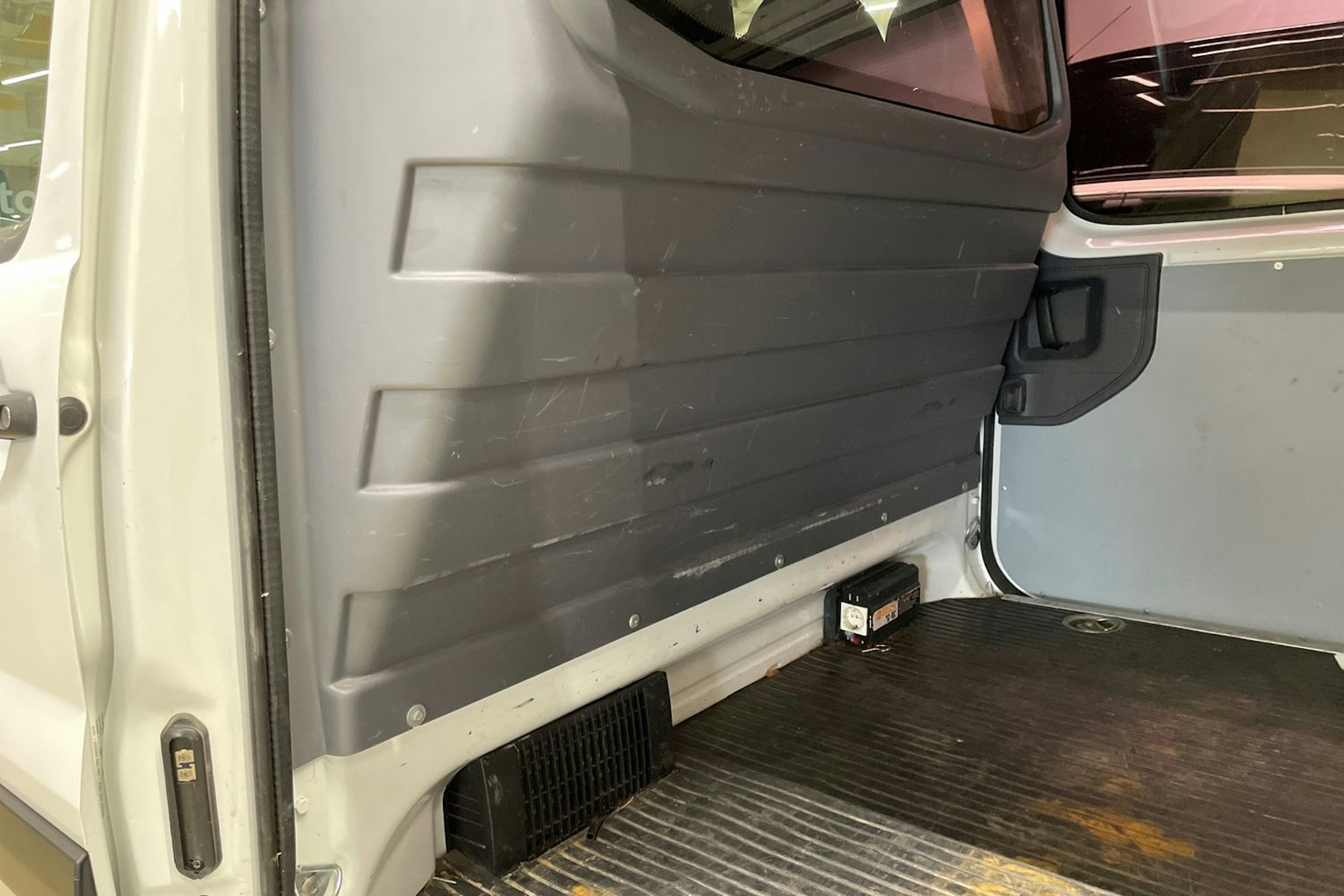 Valkoinen Toyota Proace 2014 kuva 23.