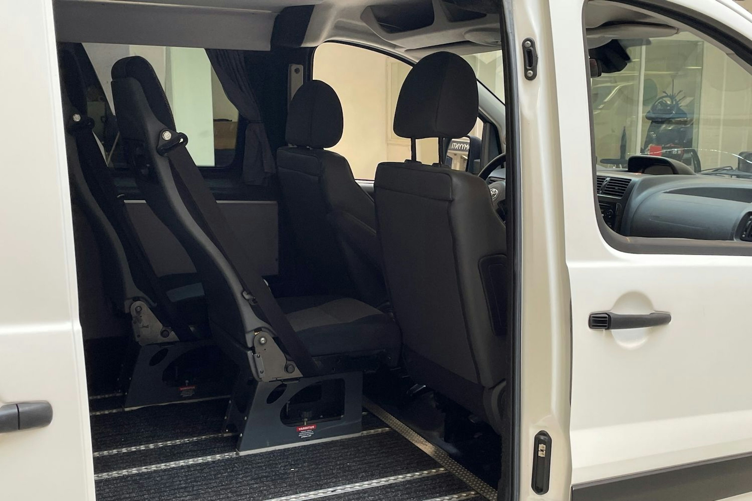 valkoinen Toyota Proace 2014 kuva 13.