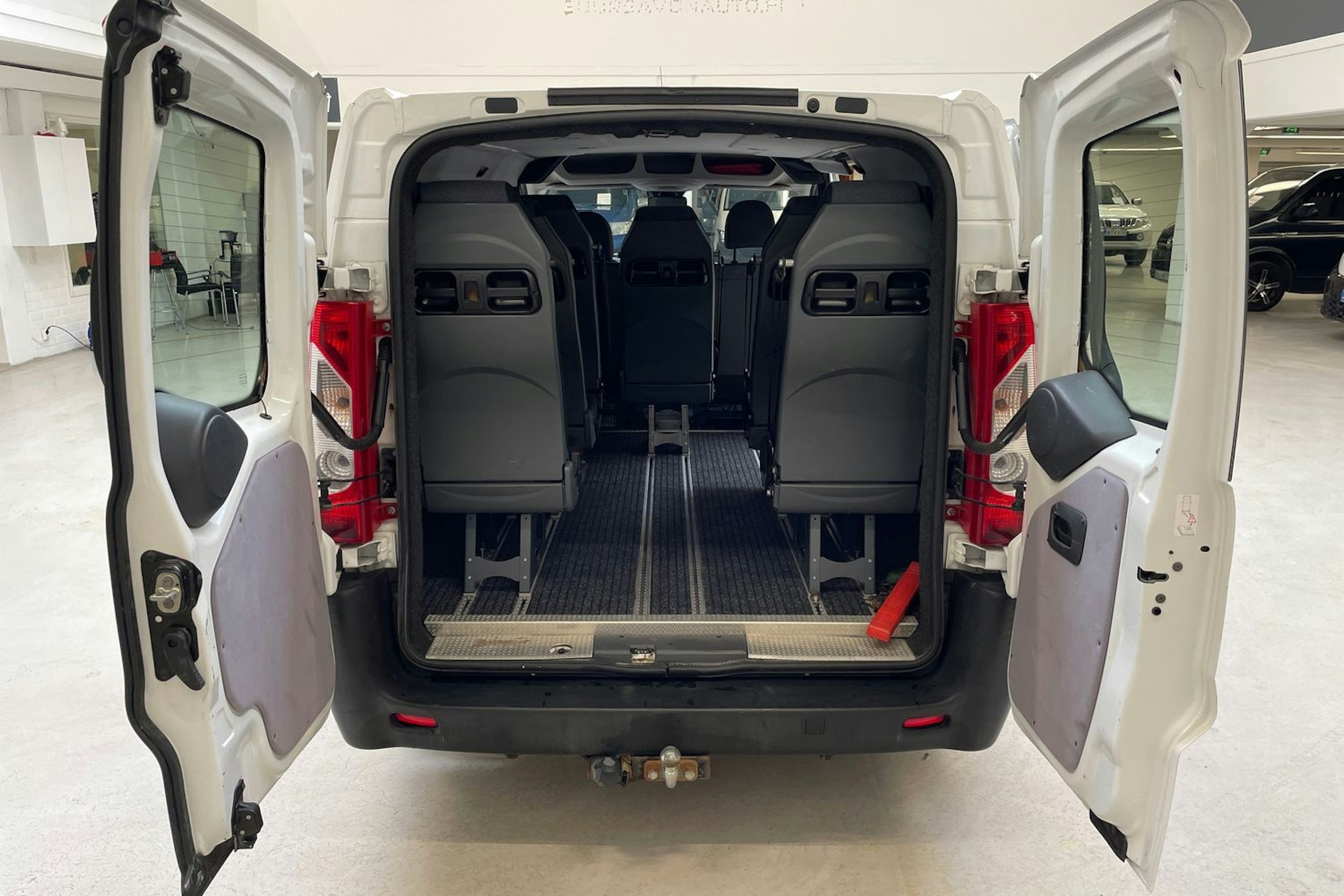 valkoinen Toyota Proace 2014 kuva 16.
