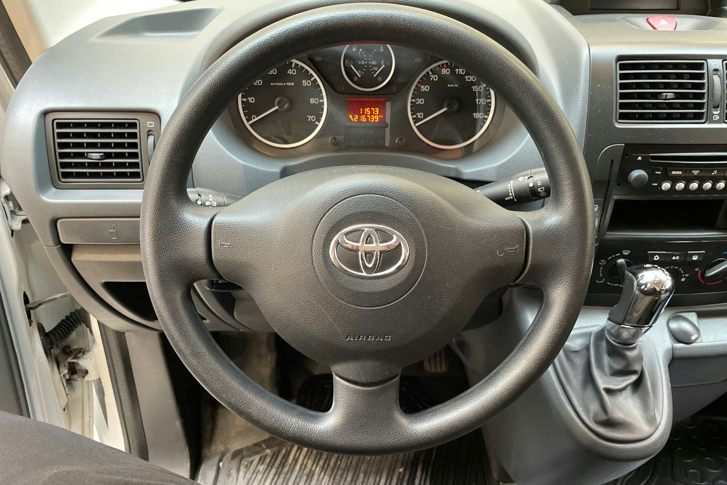 valkoinen Toyota Proace 2014 kuva 17.