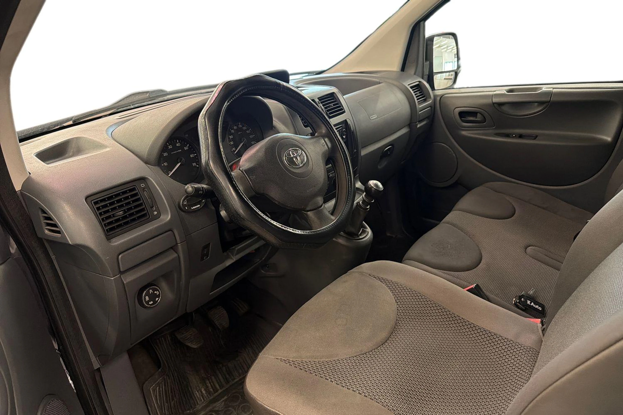 harmaa Toyota Proace 2014 kuva 3.