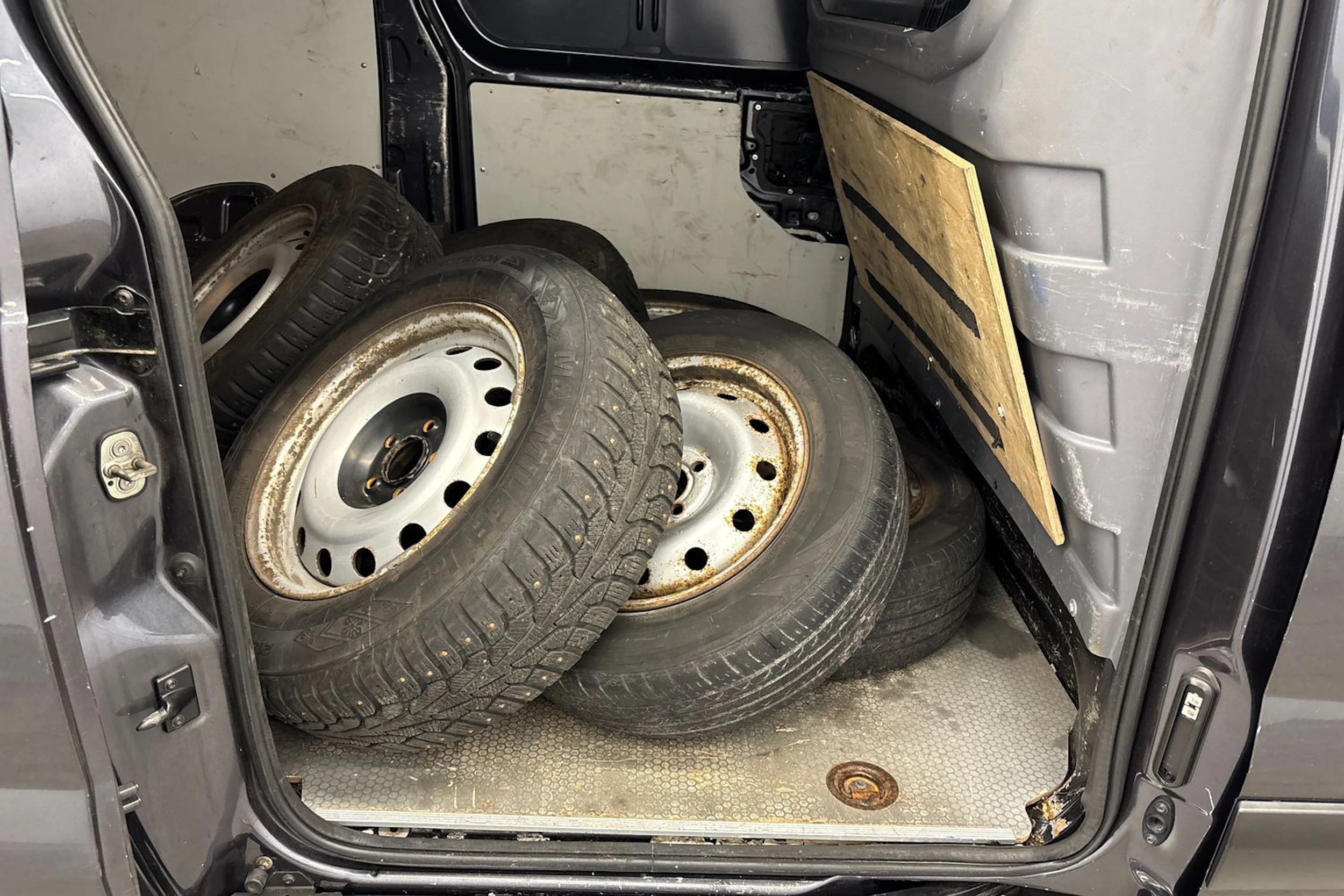 harmaa Toyota Proace 2014 kuva 11.
