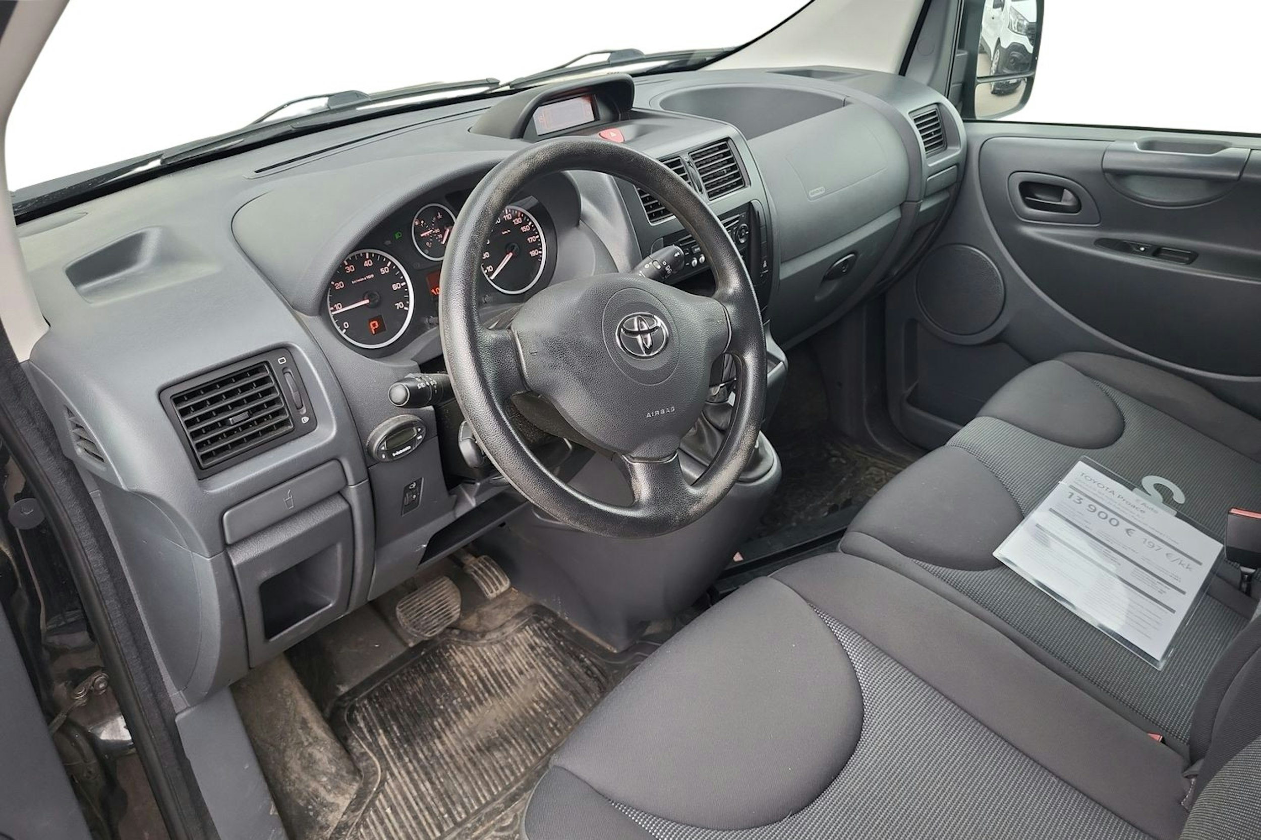 Musta Toyota Proace 2015 kuva 3.