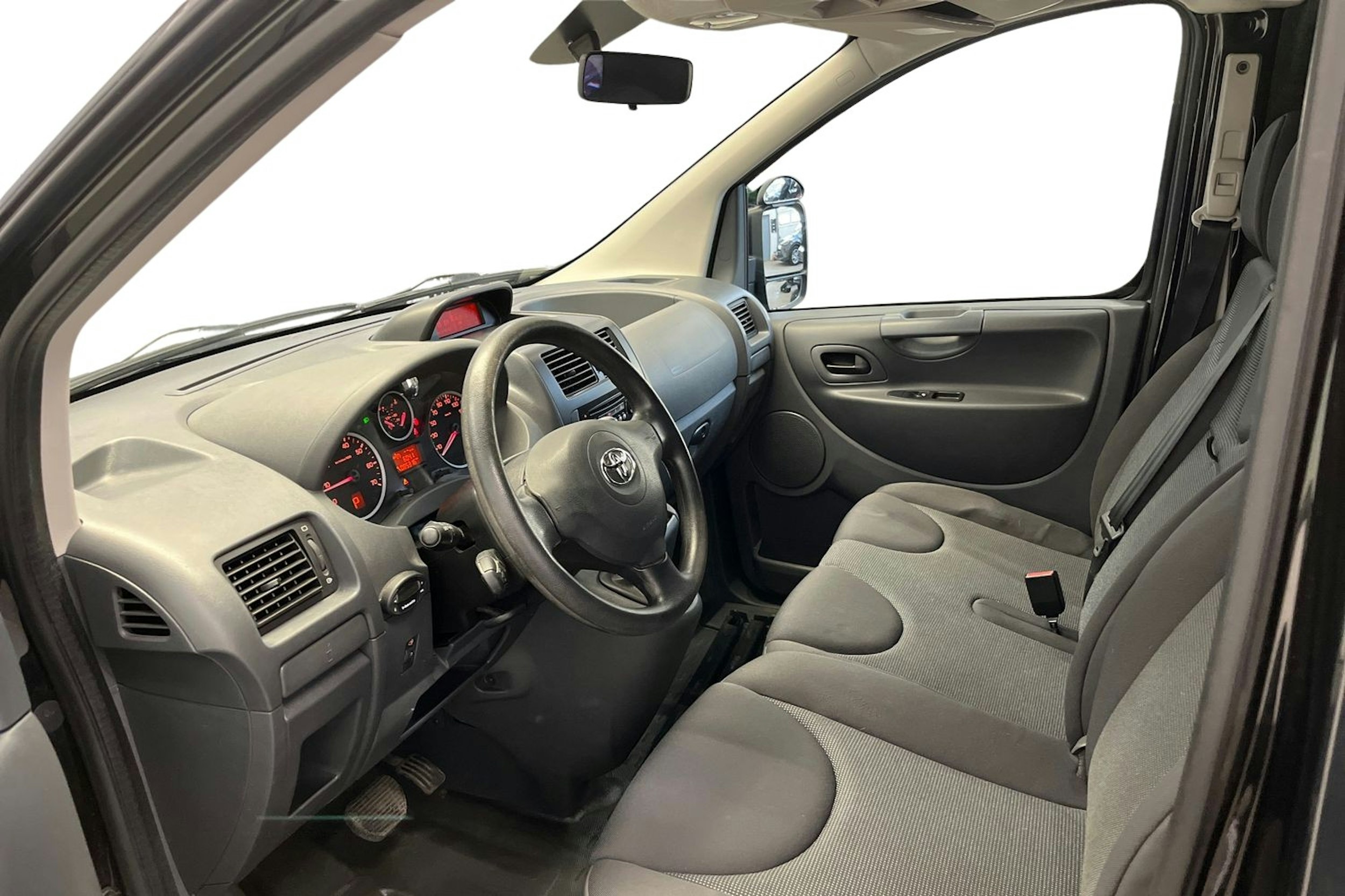 Musta Toyota Proace 2015 kuva 7.