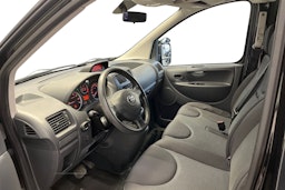 Musta Toyota Proace 2015 kuva 7.