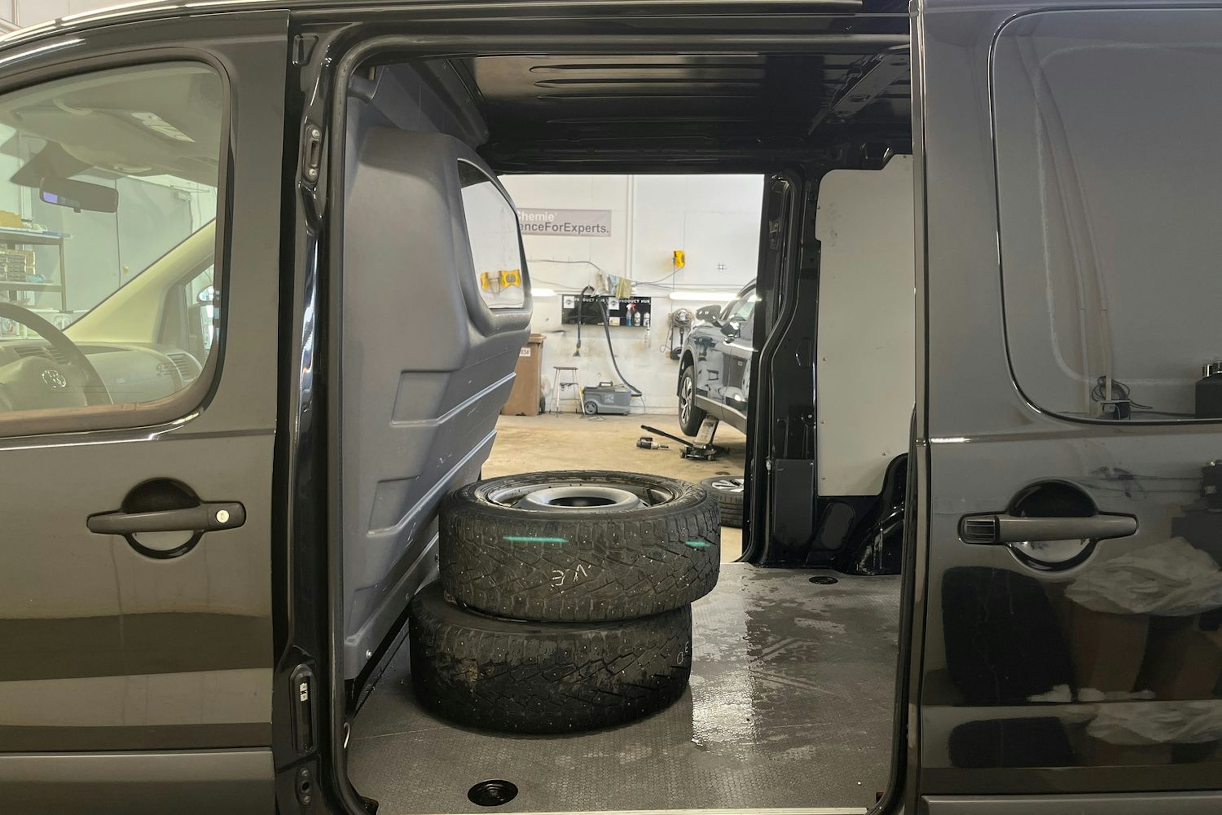 Musta Toyota Proace 2015 kuva 23.