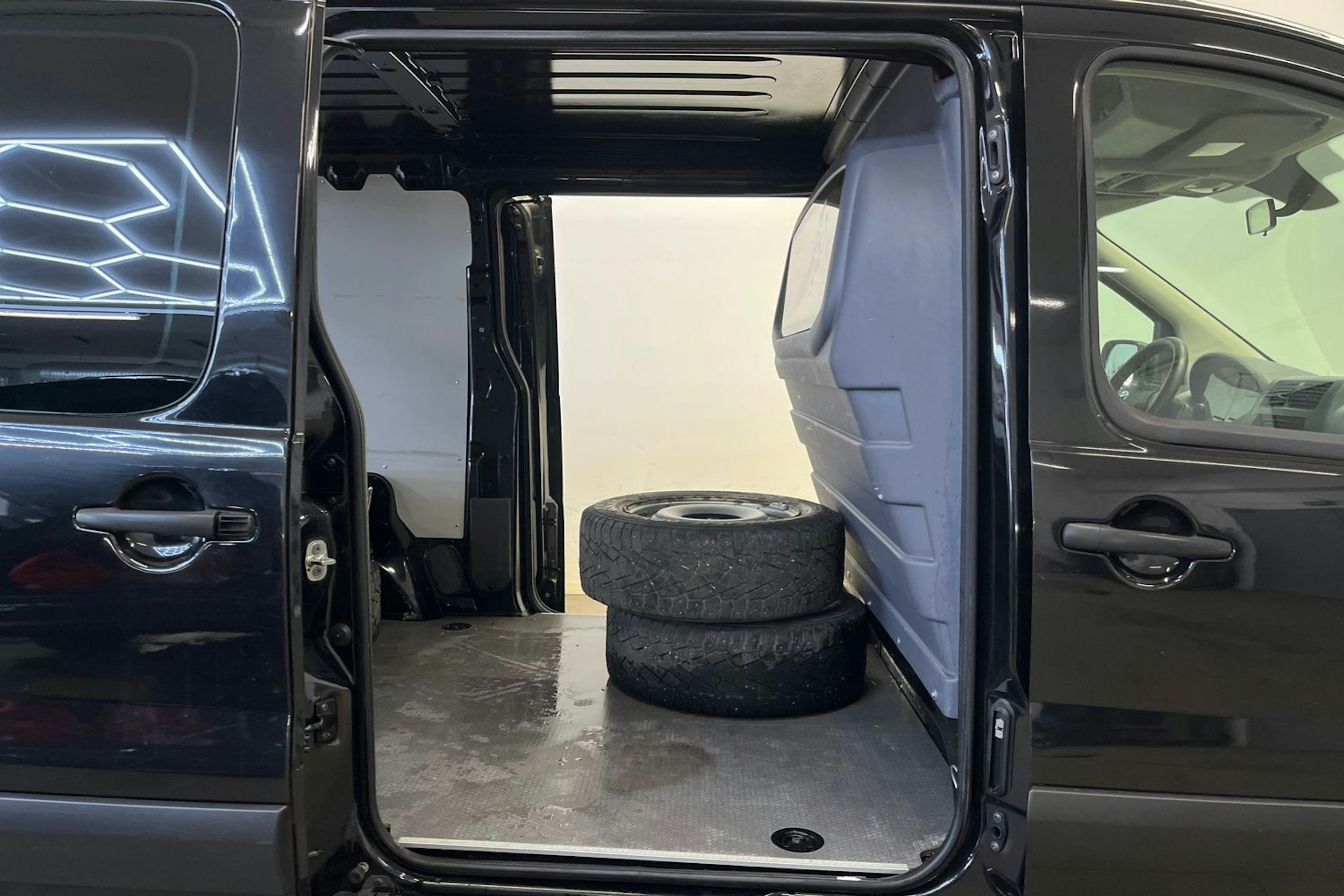 Musta Toyota Proace 2015 kuva 24.